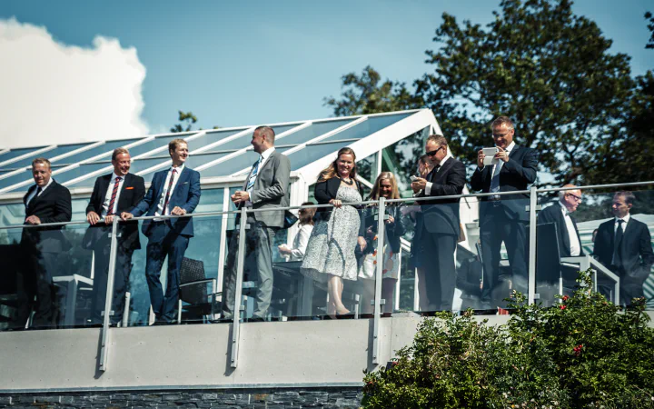 Gæster samlet til et privat selskab på Guldbæk Vingård